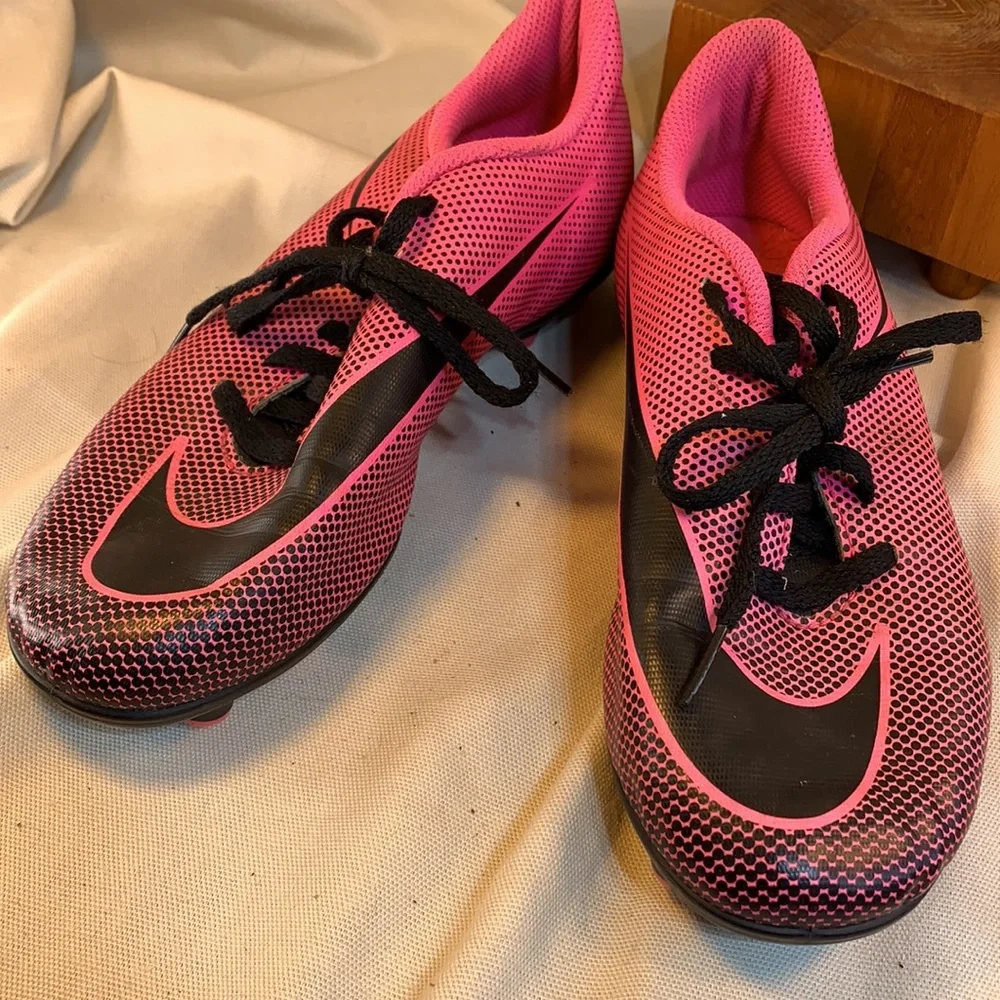 Nike soccer sneakers almost NEW